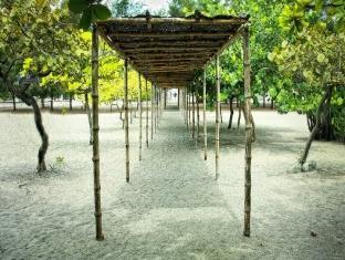 Crystal Beach Resort San Narciso Екстериор снимка